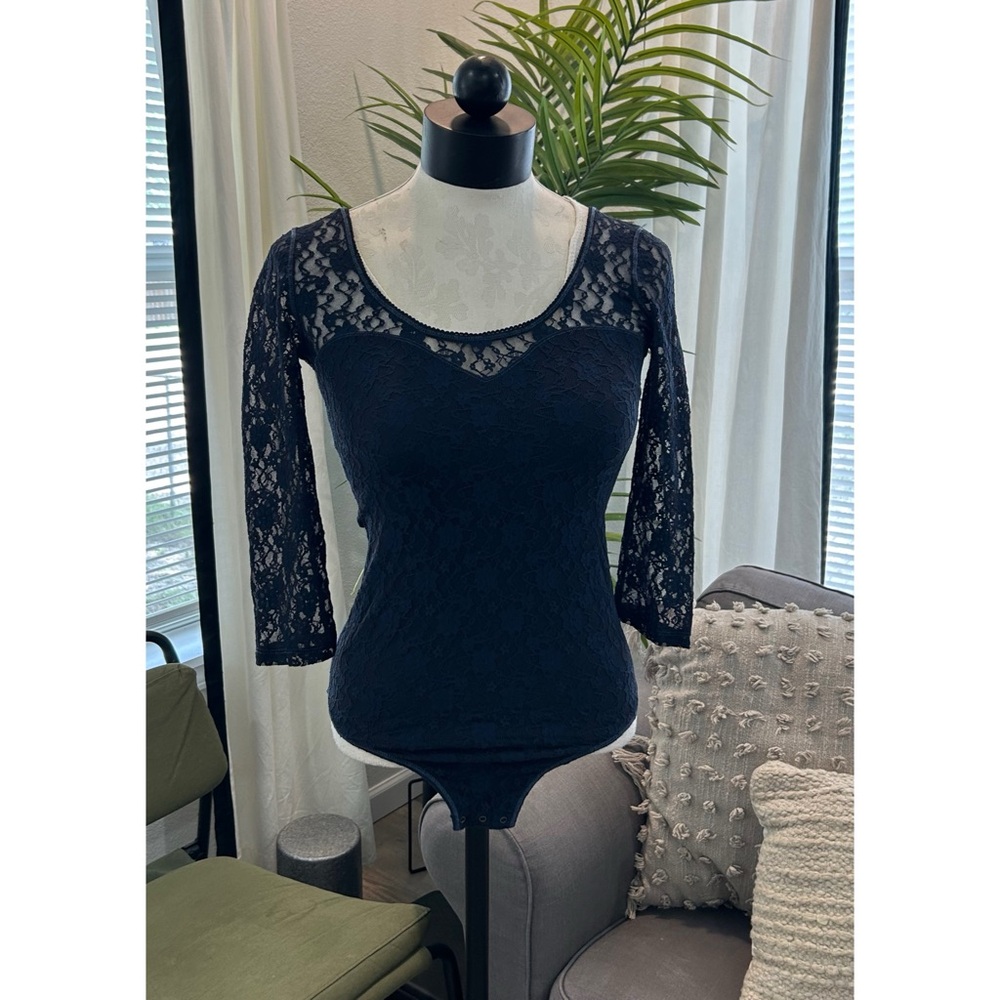 Abercrombie & Fitch Navy Lace Quarter Sleeve Bodysuit Size Small Sweetheart Neck